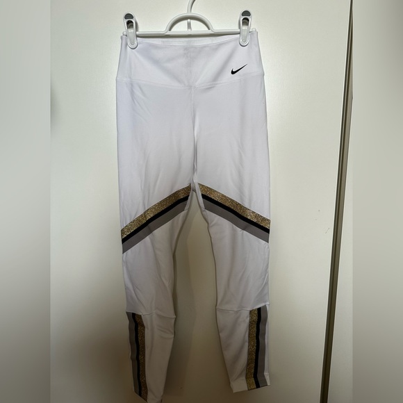 Nike Workout Set - Picture 5 of 8